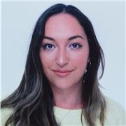 Clases personalizadas de inglés (Refuerzo, conversación, presencial u online) y traducción. Políglota desde los 4 años, me encanta enseñar, de forma dinámica, eficaz y adaptando la metodología a cada alumno según el nivel y necesidad. Cuento con 20 años d